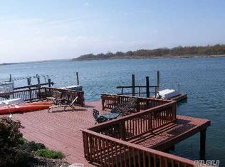 38 Roosevelt Pl, Island Park, NY 11558