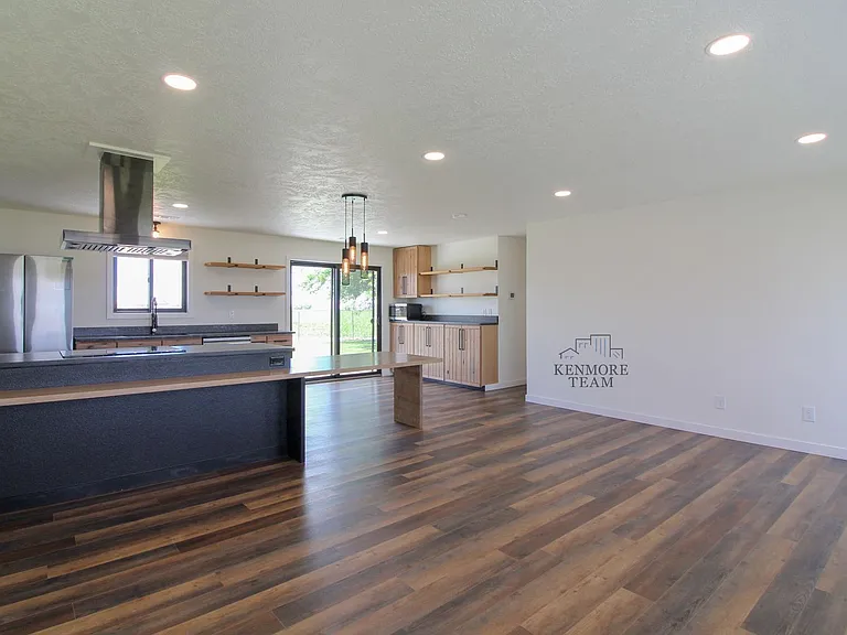 4151 Columbia River Rd — Photo 6