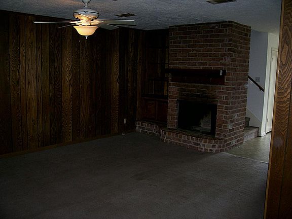 FIREPLACE & BUILT-IN BOOKCASE