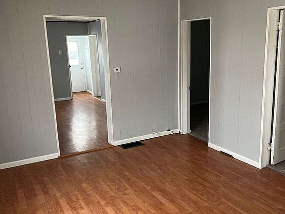5th image of 962 W 16th St #1