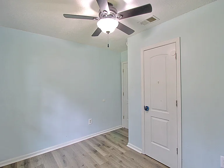 1062 Kelly Dr — Photo 13