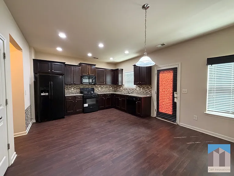 881 Franklin Mill Trce — Photo 8