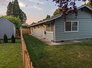 911 NE Jackson St APT B, Hillsboro, OR