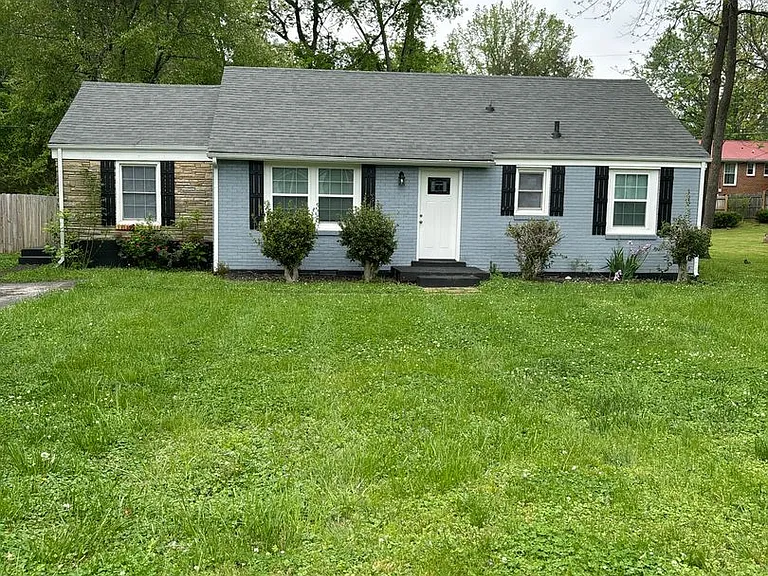 135 N Meadow Dr — Photo 2