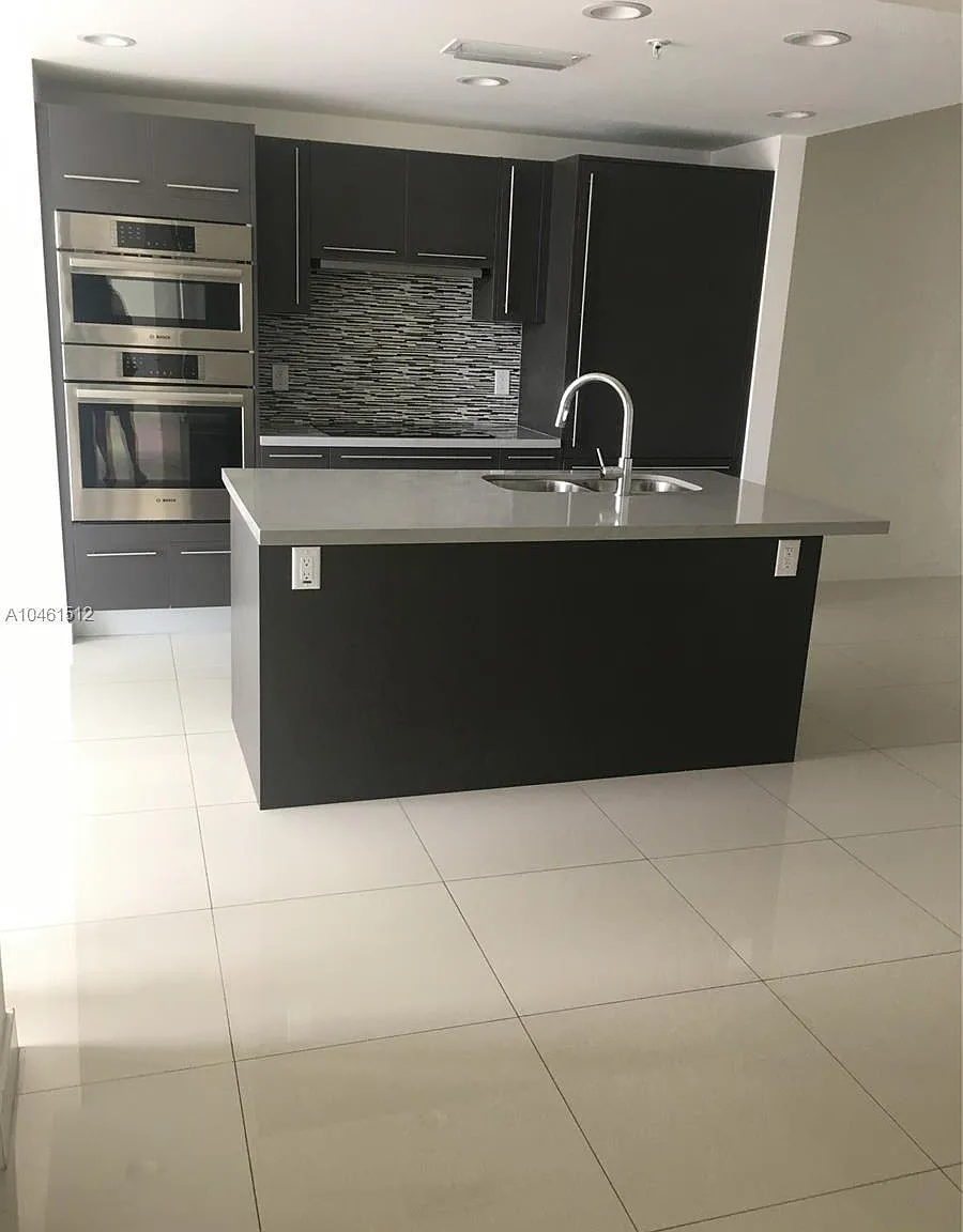 1 bed, 950 sqft, $2,300 — Photo 1