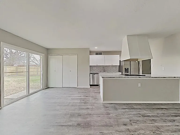 10218 Deer Hollow Dr — Photo 7