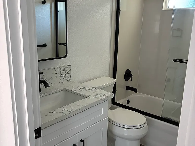 Upstairs full bathroom