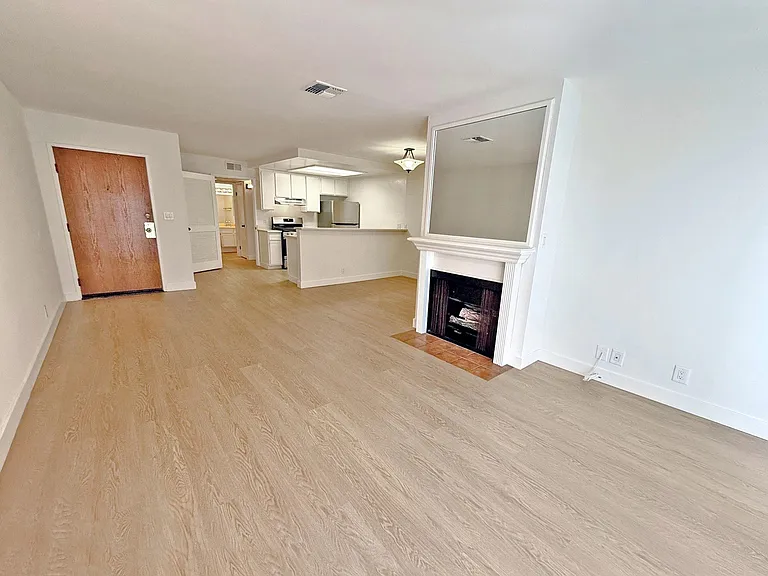 1321 N Vista St #205 — Photo 9