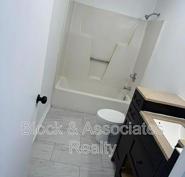 1109 Garrison St — Photo 8