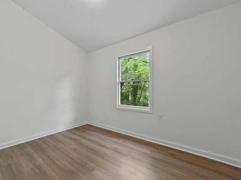 1304 Buckingham Rd — Photo 17