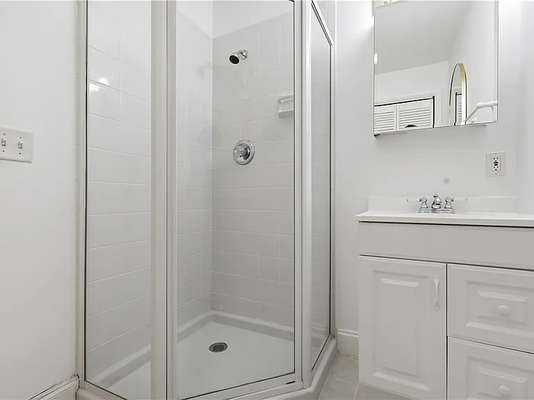 725 Dahlia Ln — Photo 12