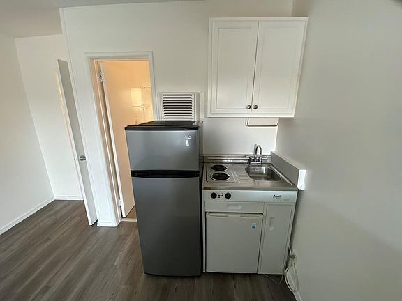4th image of 241 4th Ave APT 4