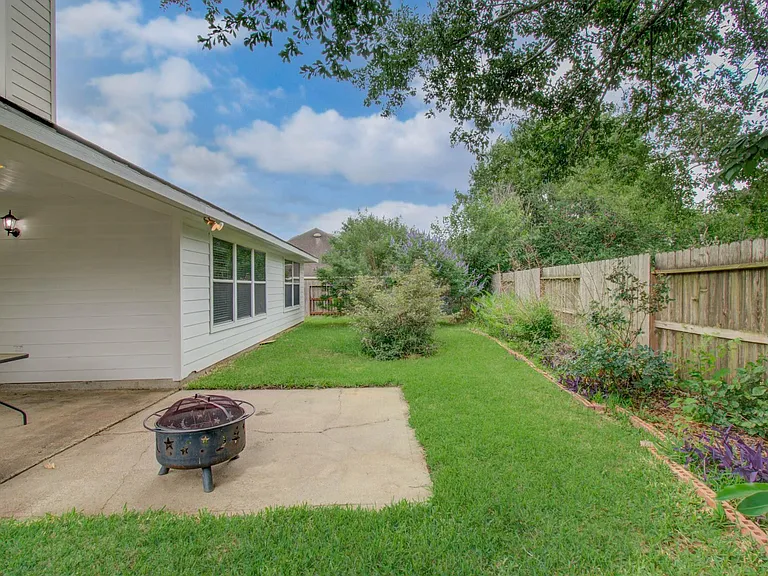 18223 Heathridge Ln — Photo 44