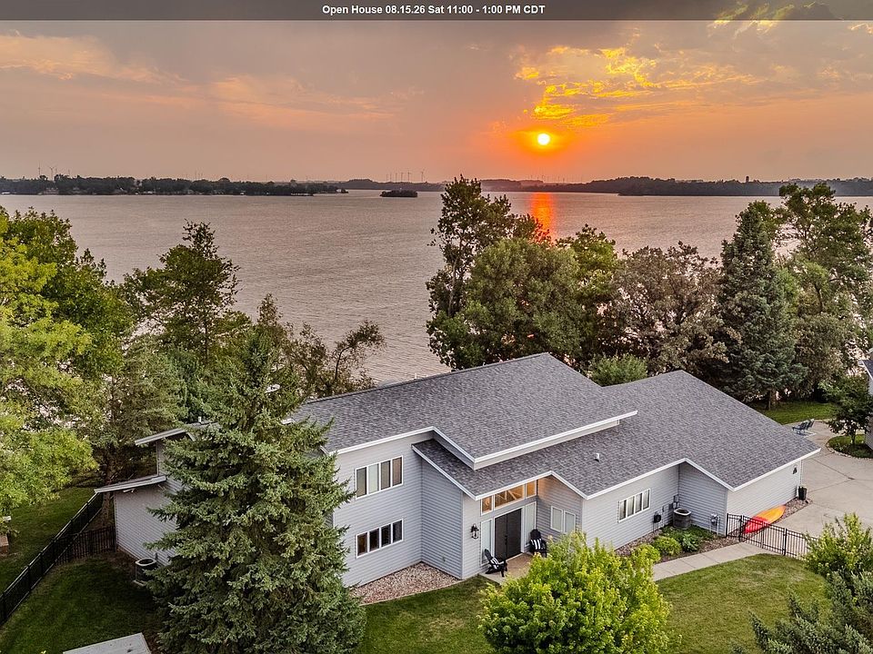 1st image of 1304 Lakeside Ave