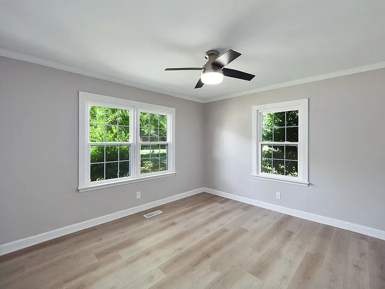 90 Shaw Ln — Photo 37