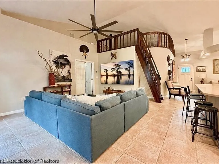 5615 County Road 621 — Photo 2