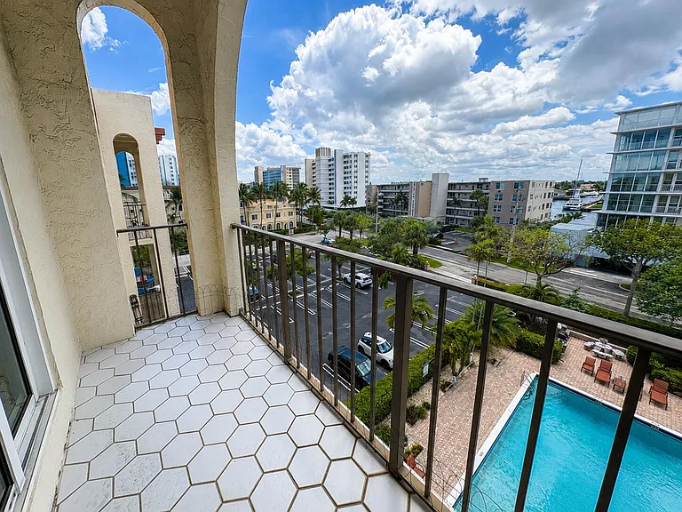 400 N Riverside Dr #505 — Photo 14