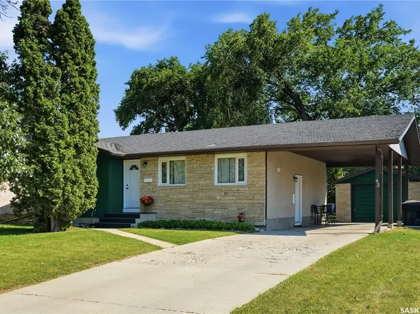 43 Columbia DRIVE, Saskatoon, SK S7K 1E6