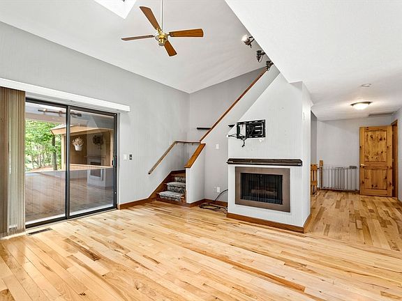 4th image of 13 Eaton Ct #13