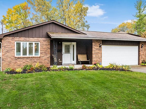 3rd image of 2113 Maplewood Dr