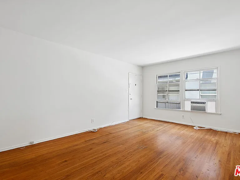 1138 S Sherbourne Dr #3 — Photo 2