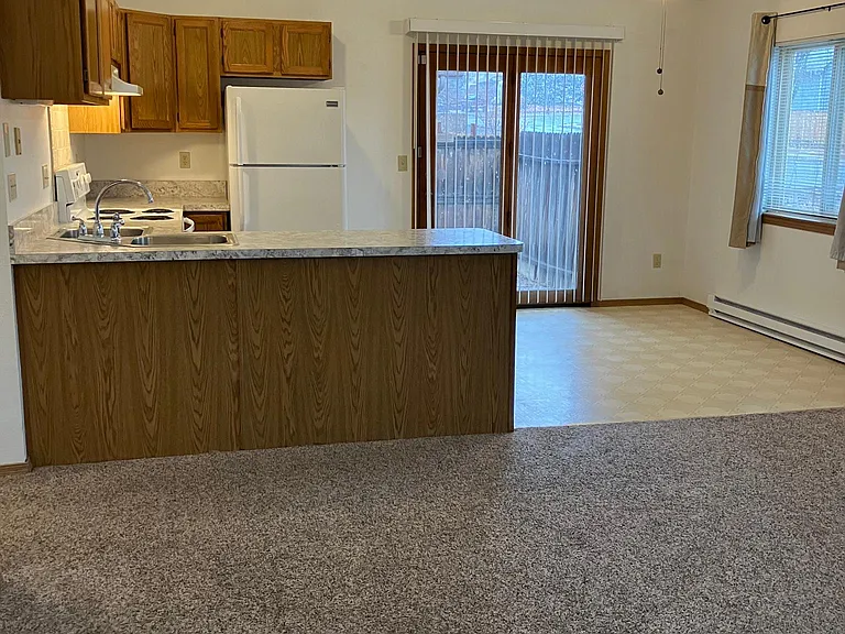 2423 W Monument St — Photo 2
