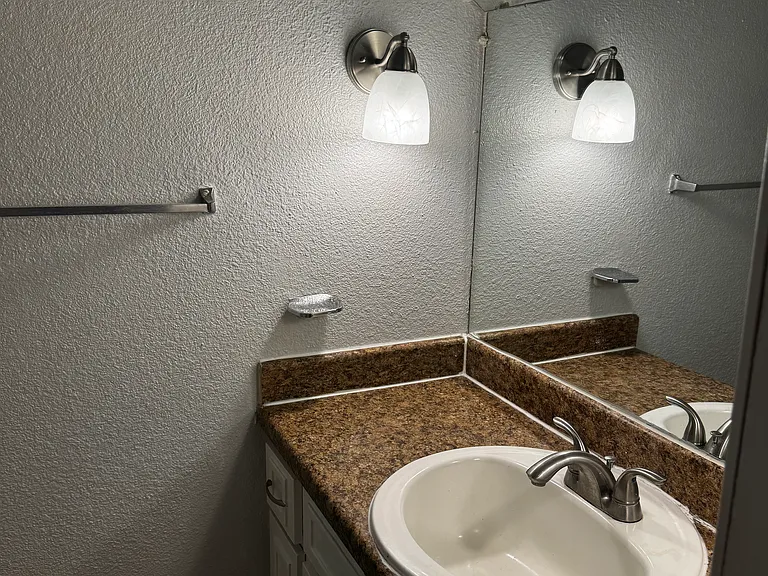 New Riviera Apartments — Photo 34