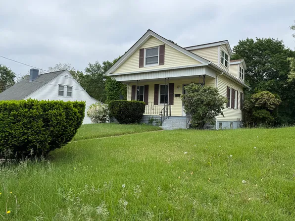 865 Pontiac Ave, Cranston, RI 02910