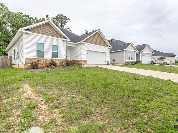 3rd image of 105 Garrett Ln