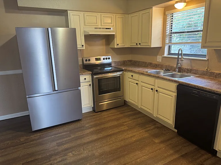 708 N 12th Pl — Photo 8