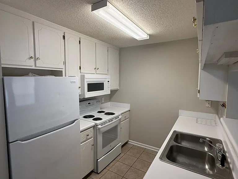 114 Baldwin Dr — Photo 2