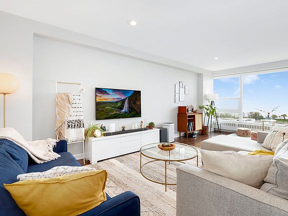 3rd image of 3180 N Lake Shore Dr APT 11F