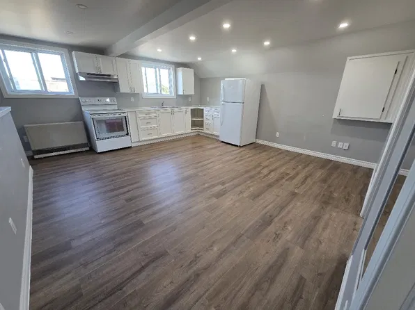 23 Cathcart St #2, Sault Ste Marie, ON P6A 1C9