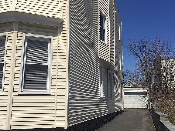 Side and driveway with detac