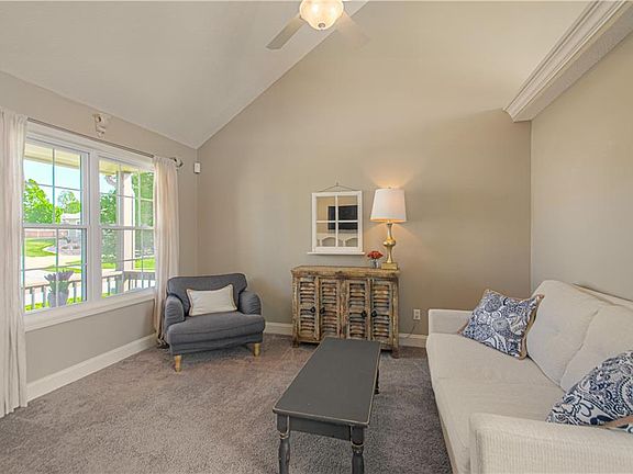 3rd image of 519 Holt Dr