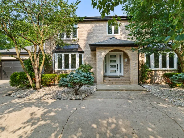 9759 Crimson Tree Ln, Munster, IN 46321