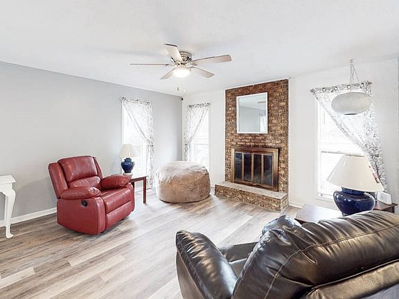 2nd image of 594 May Royal Dr