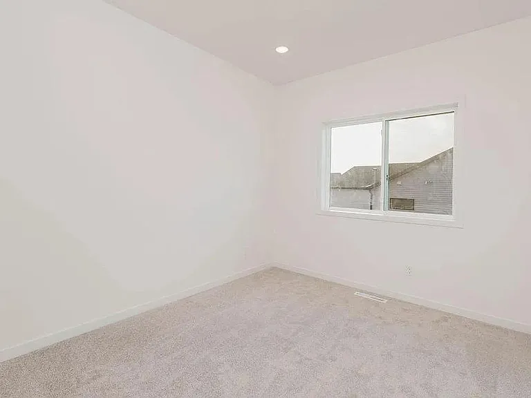 1521 Keystone Cir NE — Photo 11