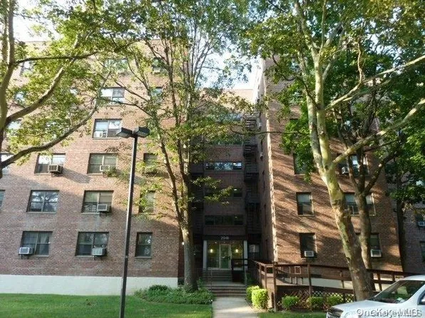 (undisclosed Address), Bayside, NY 11364