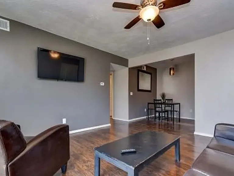 232 S Florence Ave #102 — Photo 8