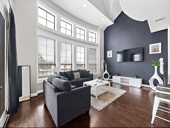 4th image of 2512 Leeland St