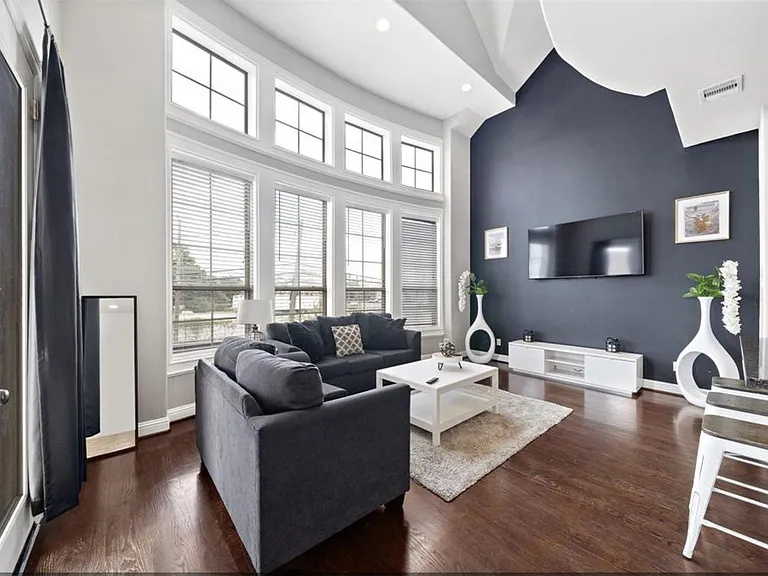 2512 Leeland St — Photo 4