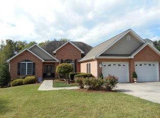409 Mizpah Hills Dr, Johnson City, TN 37604