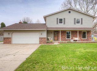 1655 Honeybrook Dr, Jenison, MI 49428