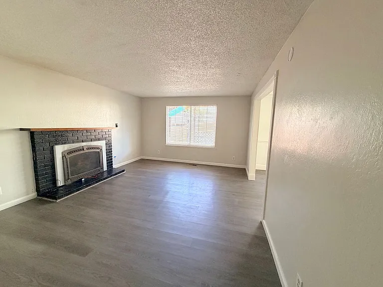 1862 Espee Ct — Photo 5