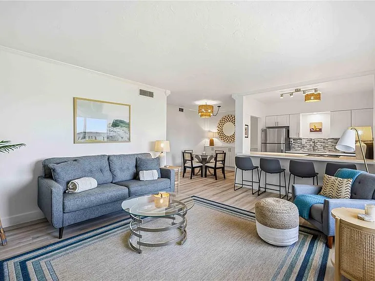 765 John Ringling Blvd #5 — Photo 4