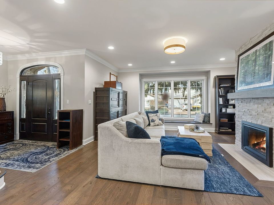 2611 Laurel Ln, Wilmette, IL 60091 | Zillow