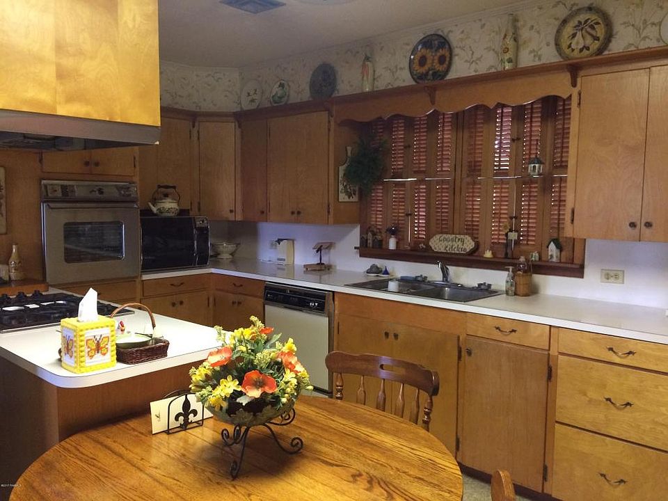 1st image of 112 N Hebert Ave
