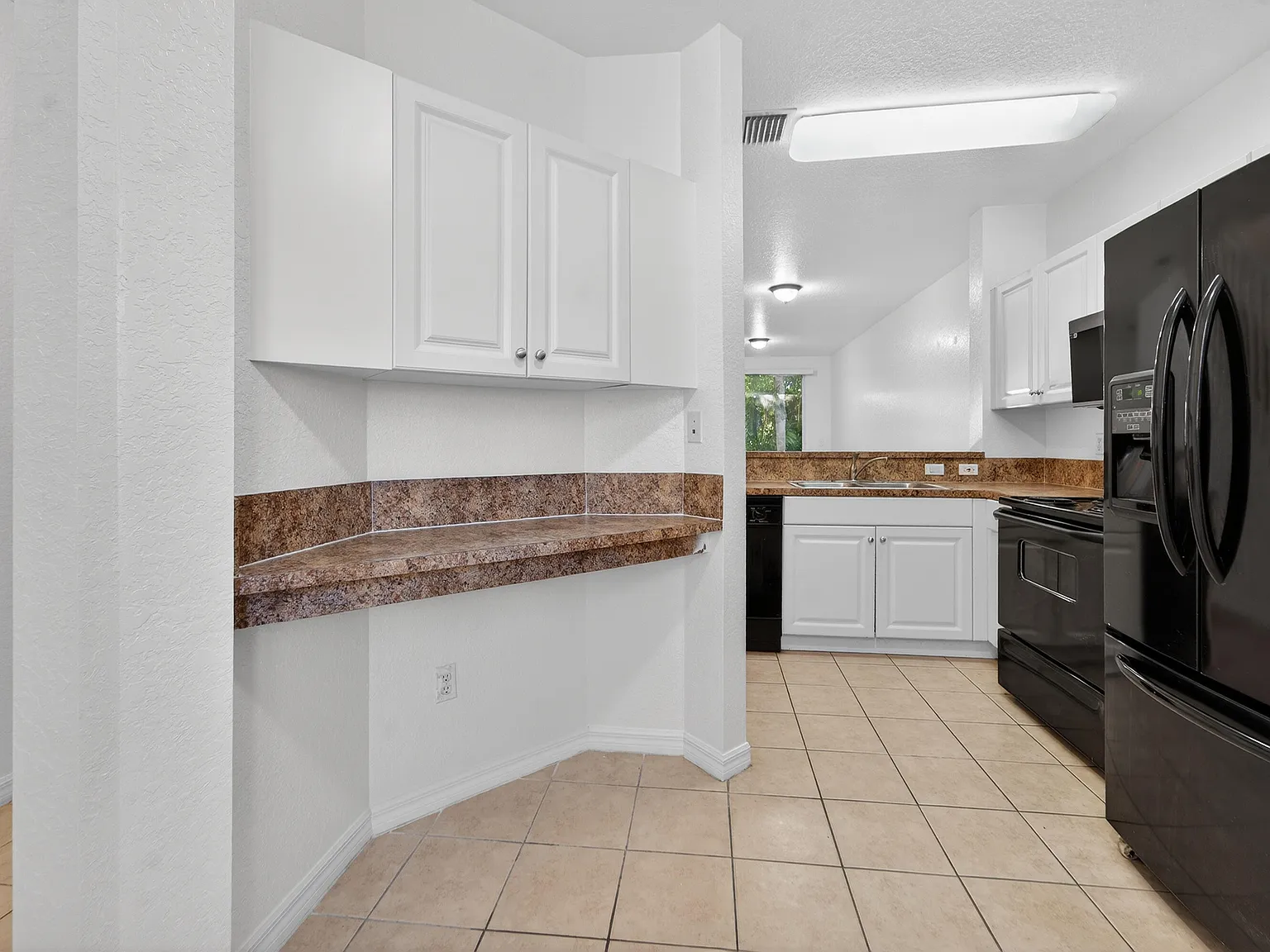 2 bed, 2.5 bath, 1227 sqft, $2,000 — Photo 2