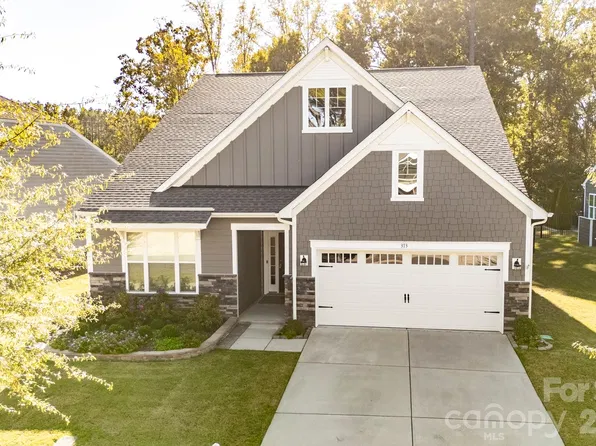 313 Picasso Trl, Mount Holly, NC 28120